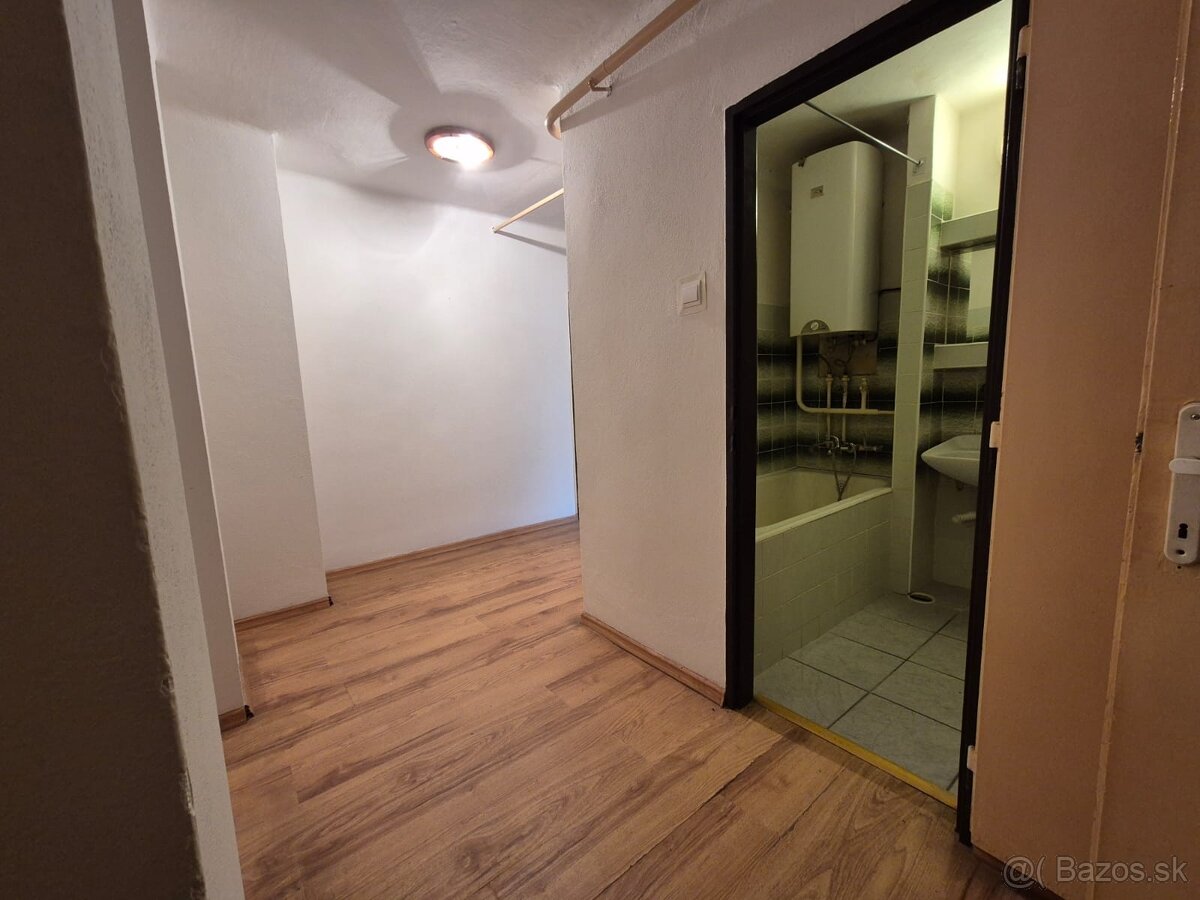 2-izbový byt - zeleň, juh-východ - 10