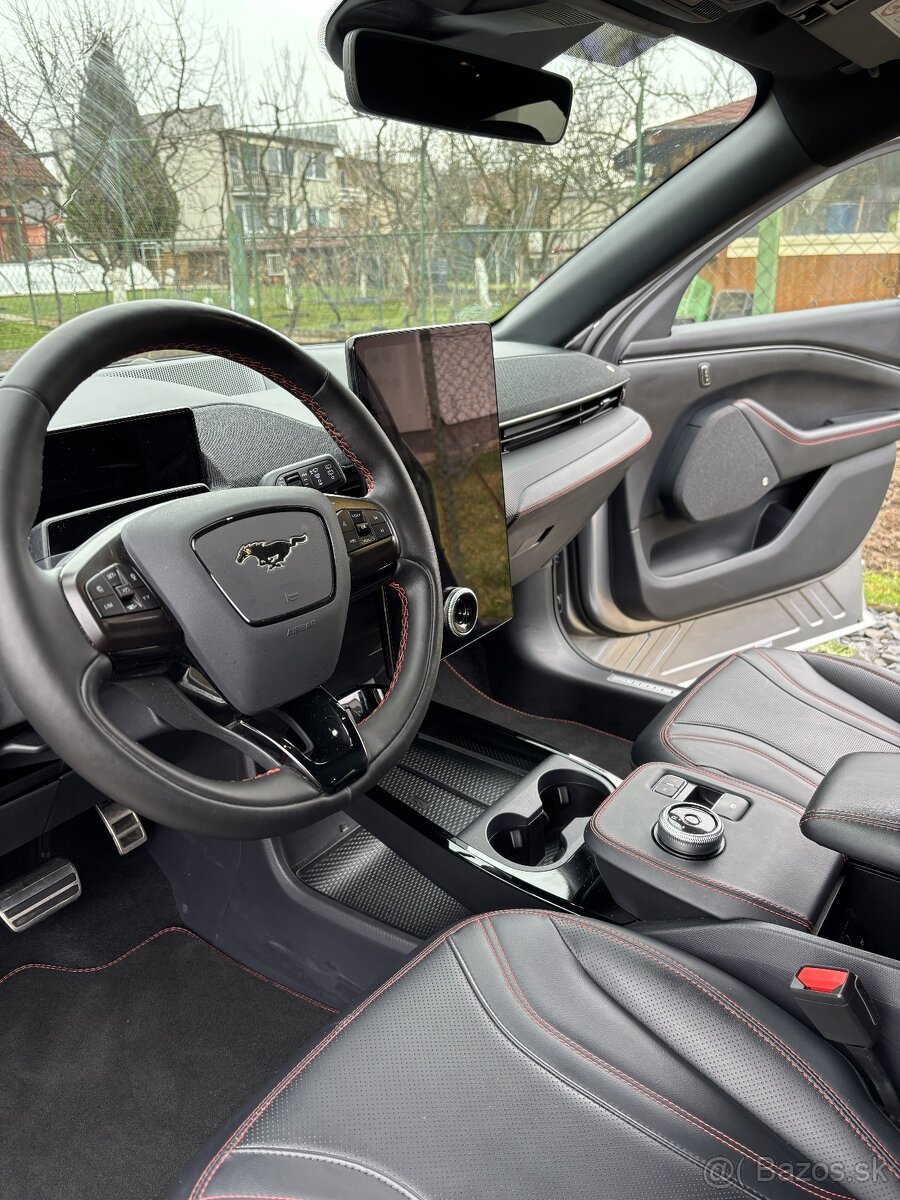 Mustang Mach-E 4x4 ER , 98 KWH , 351 koní odpočet DPH - 10