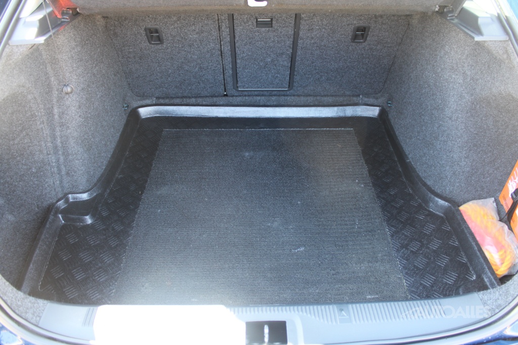 Škoda Octavia 1,6 MPi 75 kW TOUR - 10