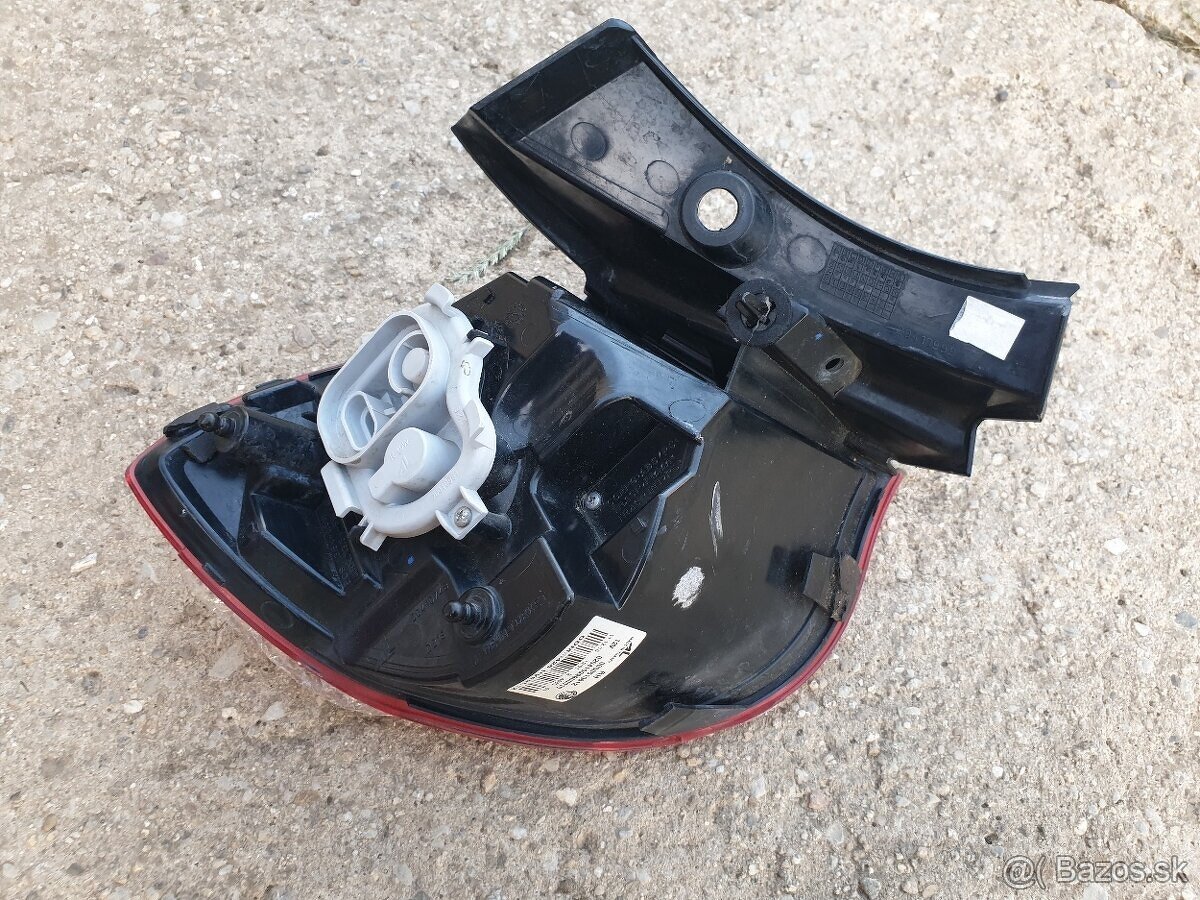 Predam rozne zadne svetla - 10