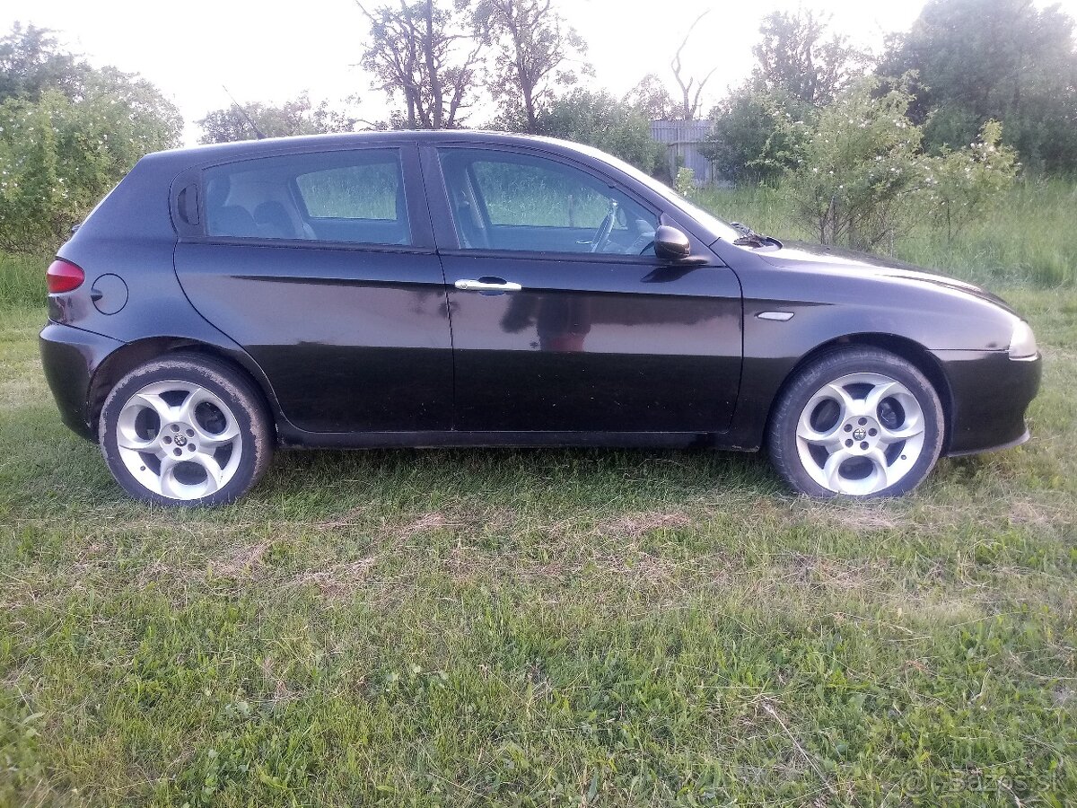 Alfa Romeo 147 JTD 85kW - 10