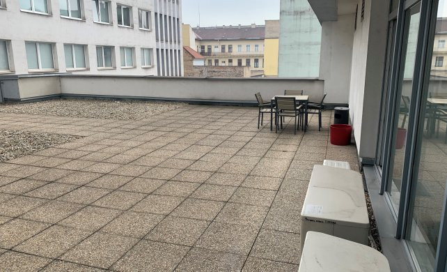 Kancelárske priestory v centre mesta 105 m2 + 58 m2 zasadač - 10