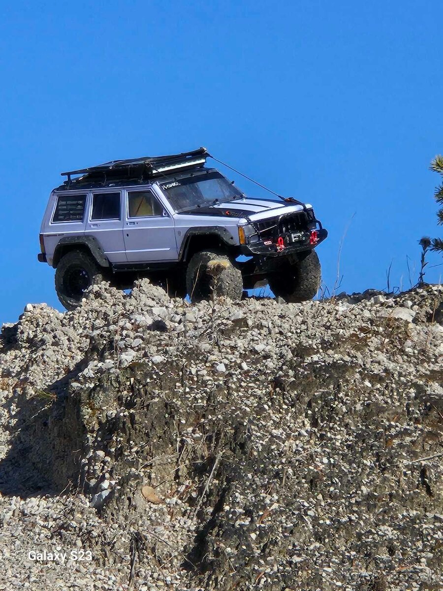 Axial scx10 ll jeep grandcherokee - 10