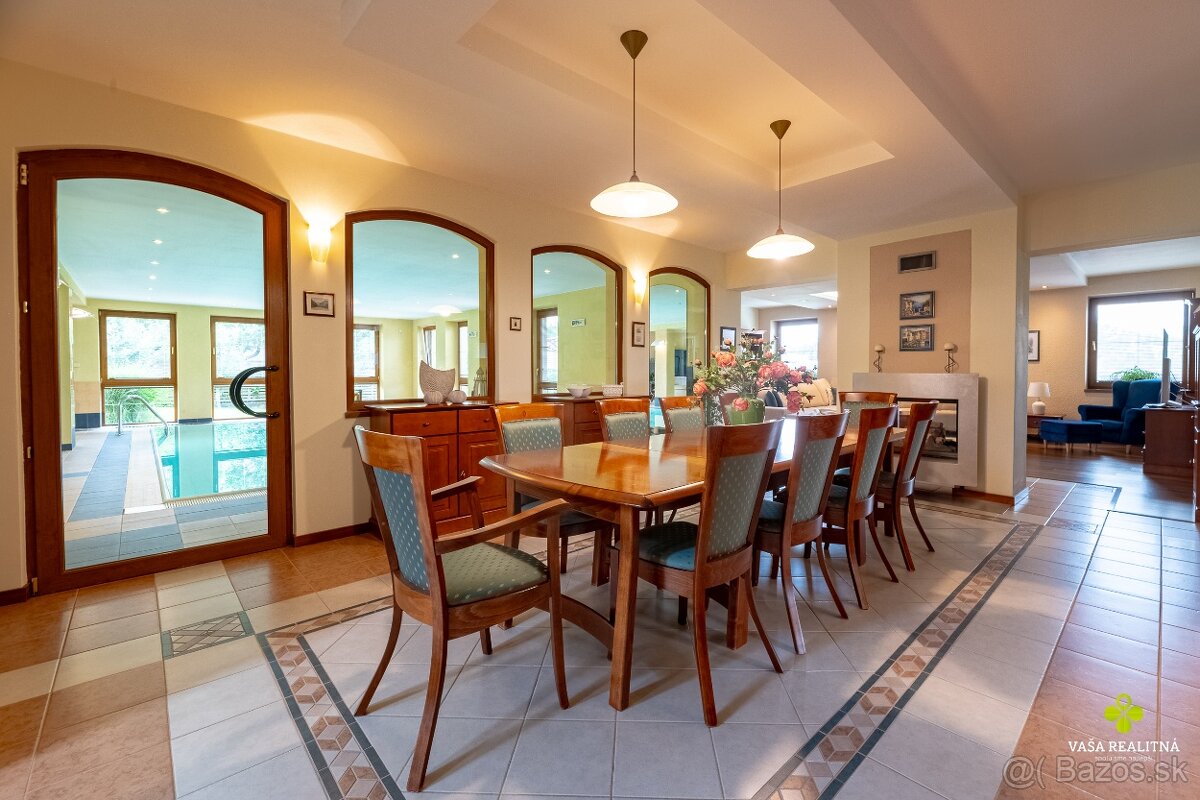 Úchvatná rodinná vila s vnútorným bazénom - 10