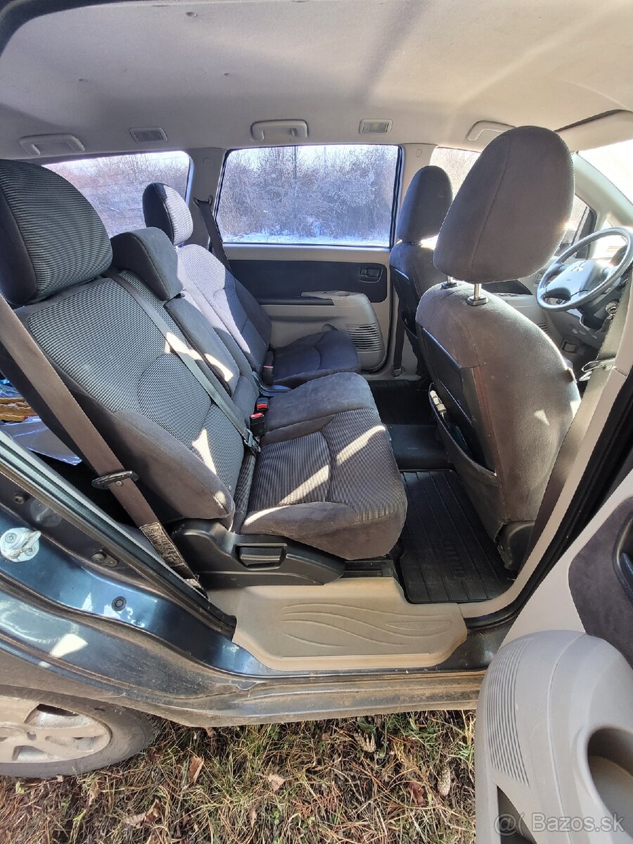 Mitsubishi Grandis - 10