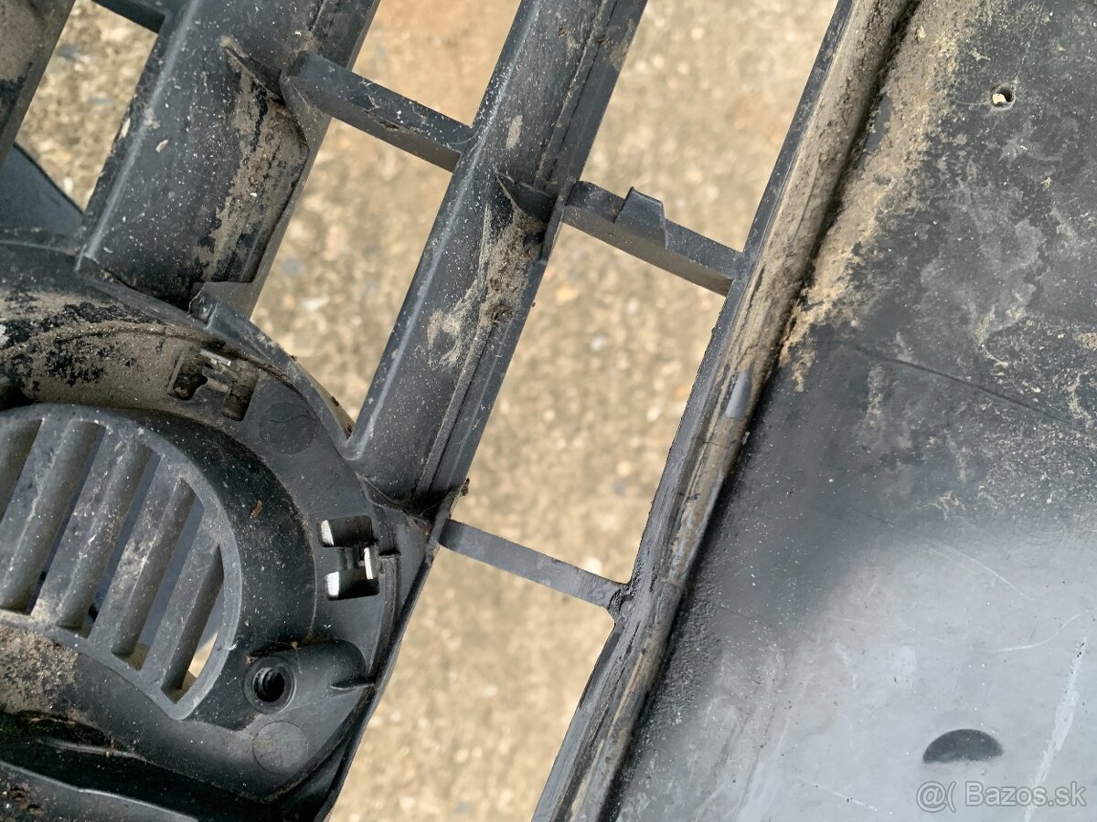 Maska 5 07-11 8T0 mrizka do nárazníku znak - 10