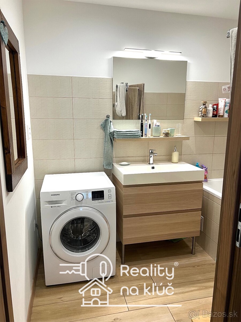 Na predaj zrekonštruovaný 3-izbový byt na Nábrežnej ul. v NZ - 10