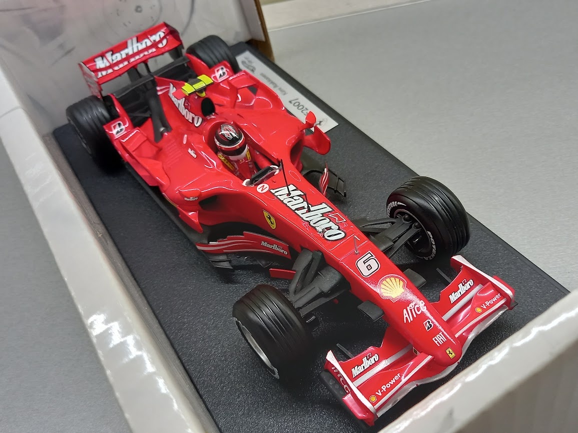 F1 FERRARI F2007 2007 MARLBORO RAIKKONEN HOTWHEELS 1:18 - 10