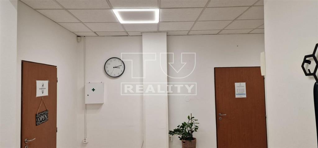 Administratívna budova v centre mesta - 10