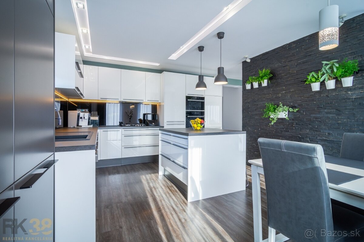 Exkluzívny rodinný dom s krásnym pozemkom pod Tatrami - 10