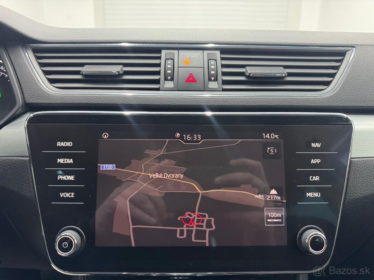 Superb Combi 2,0 TDI Style 110kW Ťazné Top stav - 10