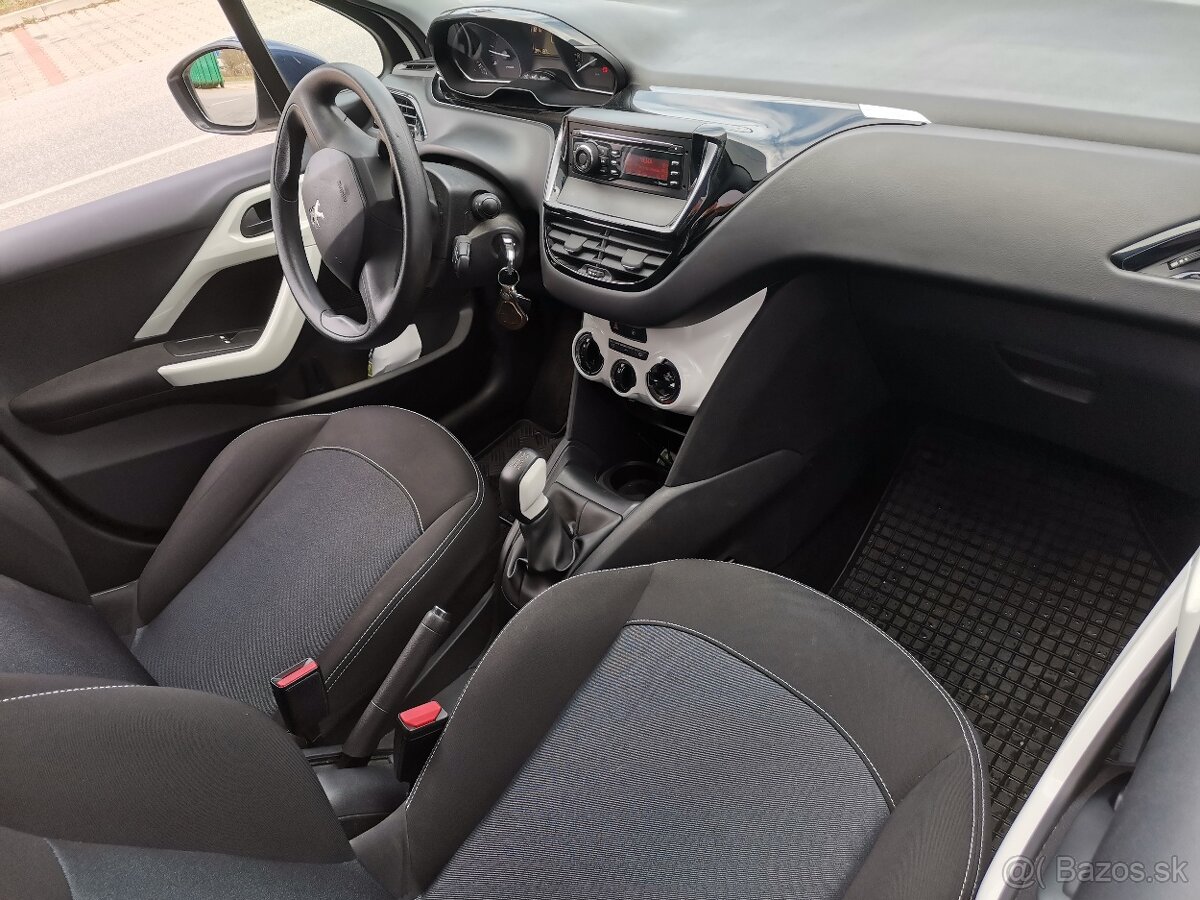Peugeot 208 - 10