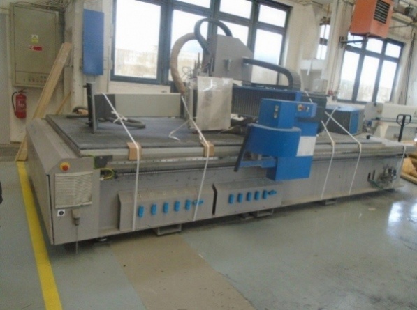 Použité portálové nestingové 3-osé CNC centrum - 10