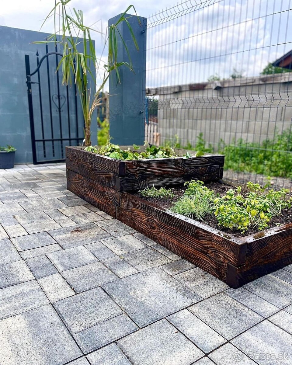 Vyvýšený záhon betonový - 10