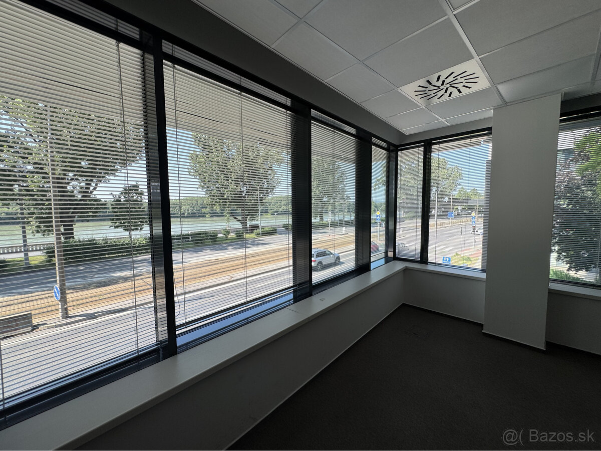 Prenájom samostatného kancelárskeho traktu 407 m² pri nábrež - 10