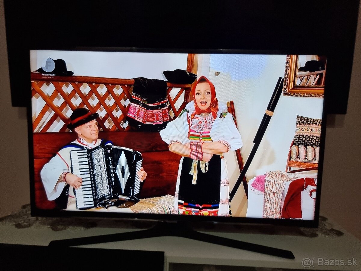 Predám LED TV SAMSUNG UE32F4000AW HD - 10