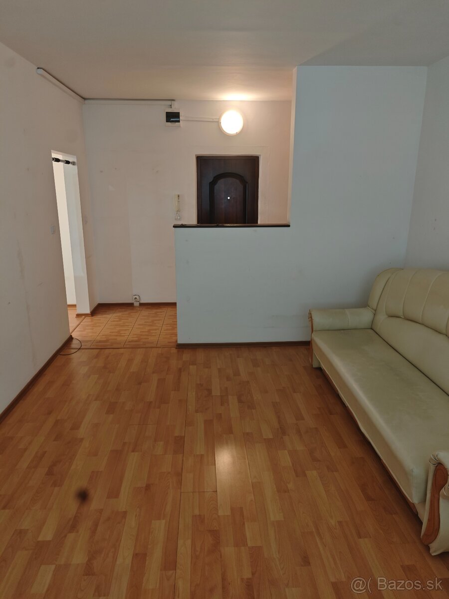 Predám 2. izbový byt s balkónom - 10