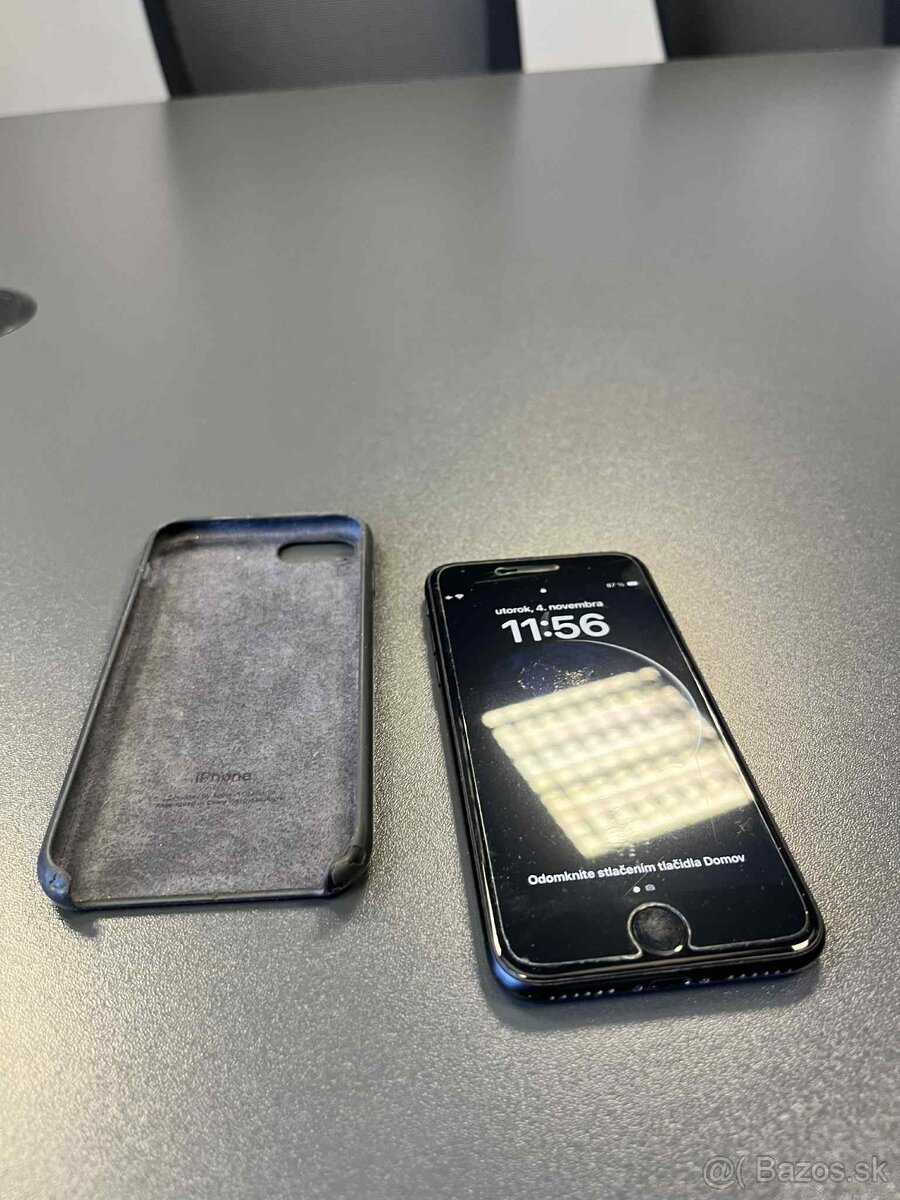 iPhone SE, Black 128GB - 10