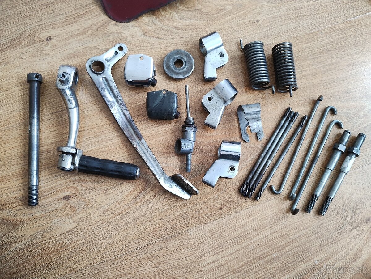 Prodám náhradní diely pro JAWA 550 pařez a jawa 555 - 10