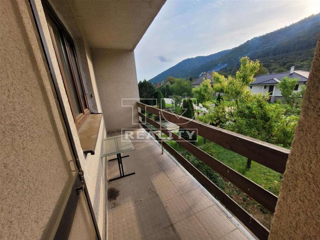 NA PREDAJ 3-IZBOVÝ DOM POD LESOM, 730m2, HRACHOVIŠTE - 10