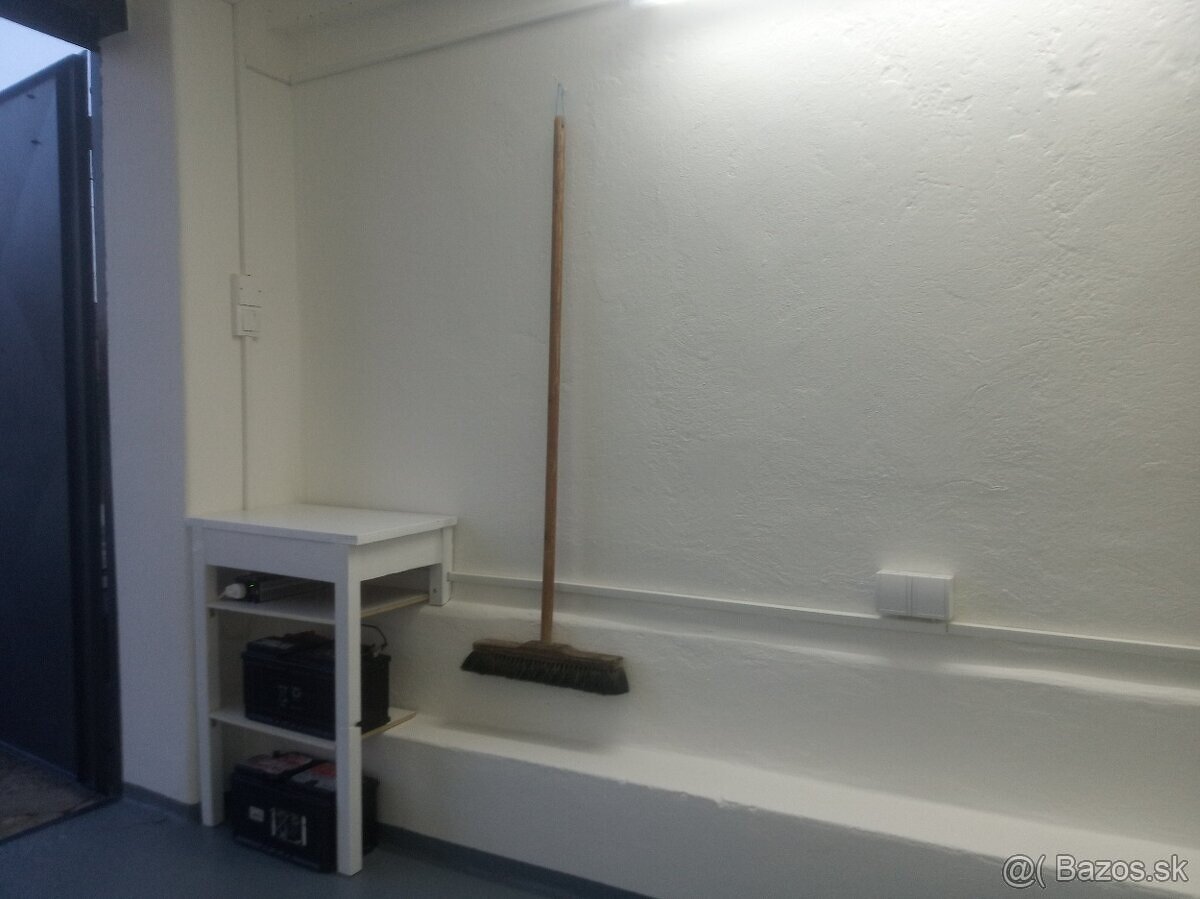 Predám garáž na Borine - 10