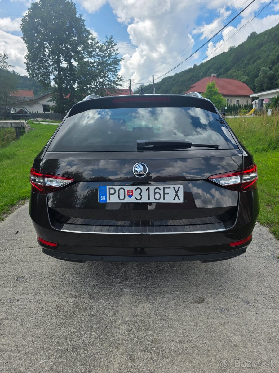 Skoda Superb Combi 2.0TDI DSG - 10