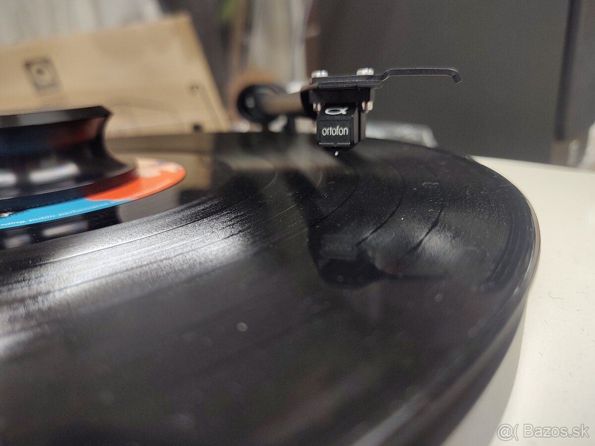 Gramofon Pro-Ject Juke Box a QAcoustics 2020 čierne - 10