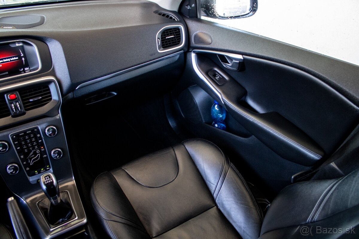 Volvo V40 D4 2.0L Drive-E Momentum - 10