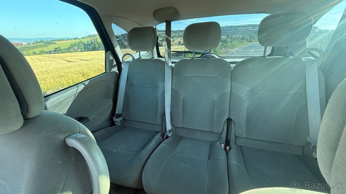 Renault Megane Scenic - 10