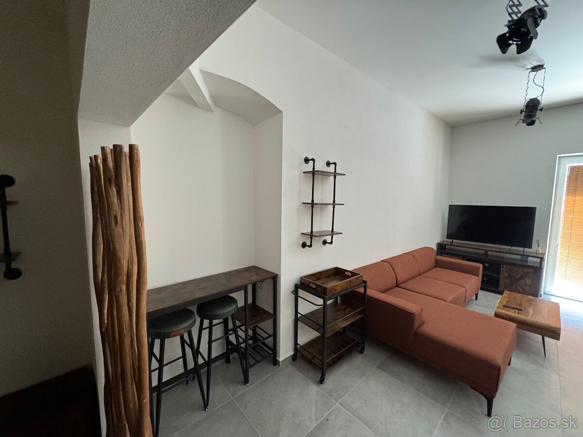 Prenájom bytu – Rožňava, Námestie baníkov - 10