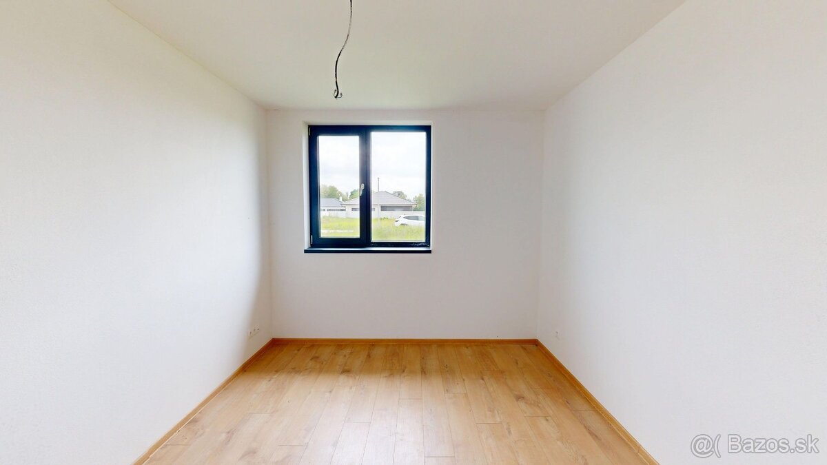 PINK Reality POSLEDNÝ VOĽNÝ DOM NA PREDAJ Moderné a pokojné - 10