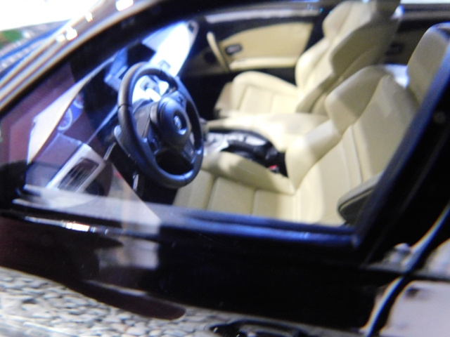 model auta BMW E61 M5 Touring čierna farba Otto mobile 1:18 - 10