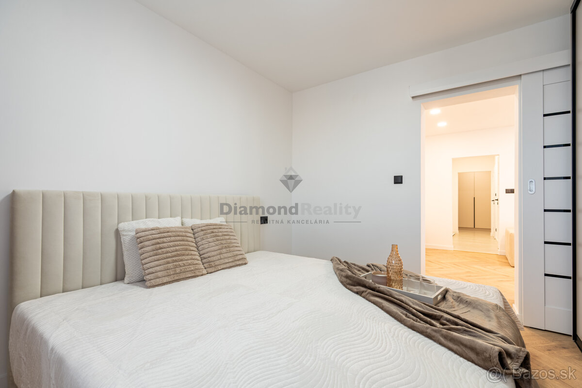 NA PREDAJ ZREKONŠTRUOVANÝ 3-IZBOVÝ BYT NA ULICI VÝSTAVBY, KO - 10