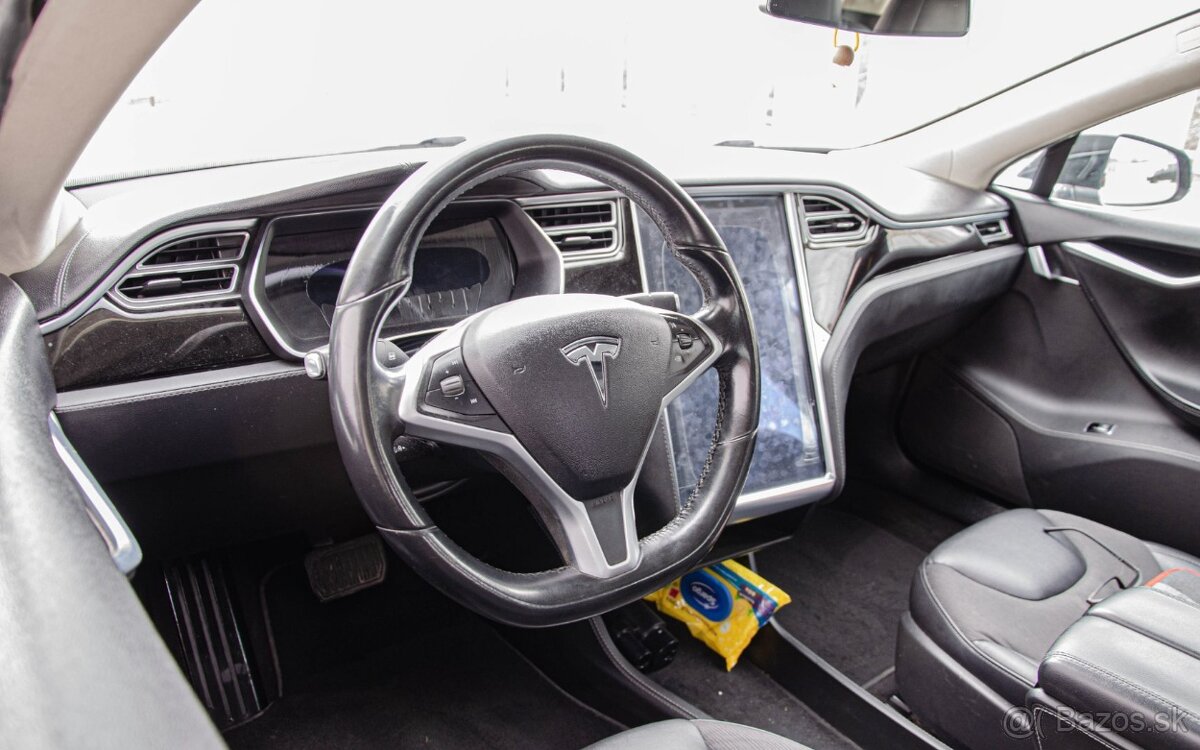 Tesla Model S 85 Free Supercharger - 10