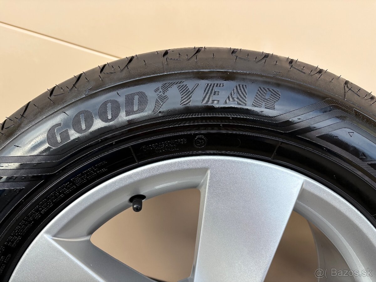 ALU DISKY SKODA5x112 R17+NOVÉ LETNE PNEU GOODYEAR 215/65 R17 - 10
