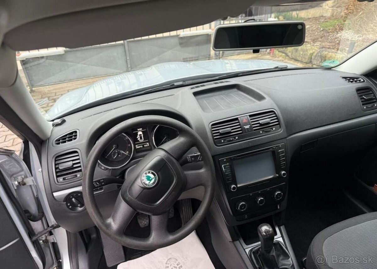 Škoda Yeti 1,2TSi prav.servis vyhř sedade benzín manuál - 10