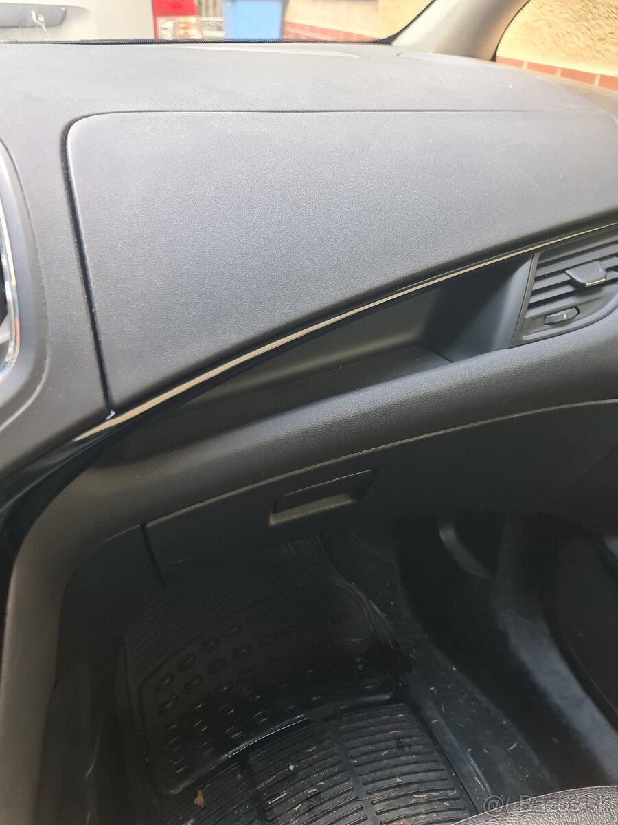 Predám Opel Zafira Tourer 1.6 CDTI - 10