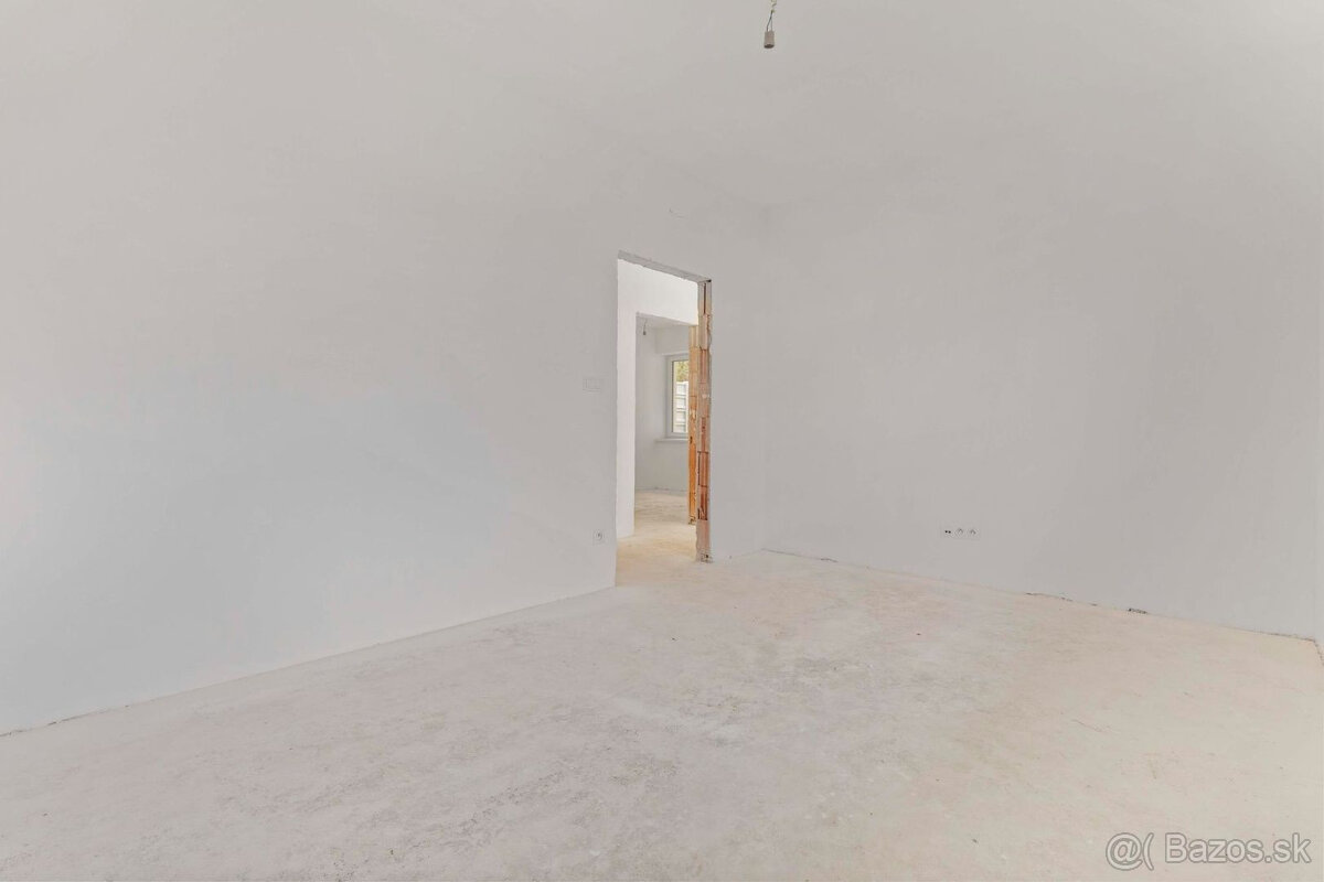 Rodinný dom s dvomi 3 izbovými bytovými jednotkami so záhrad - 10