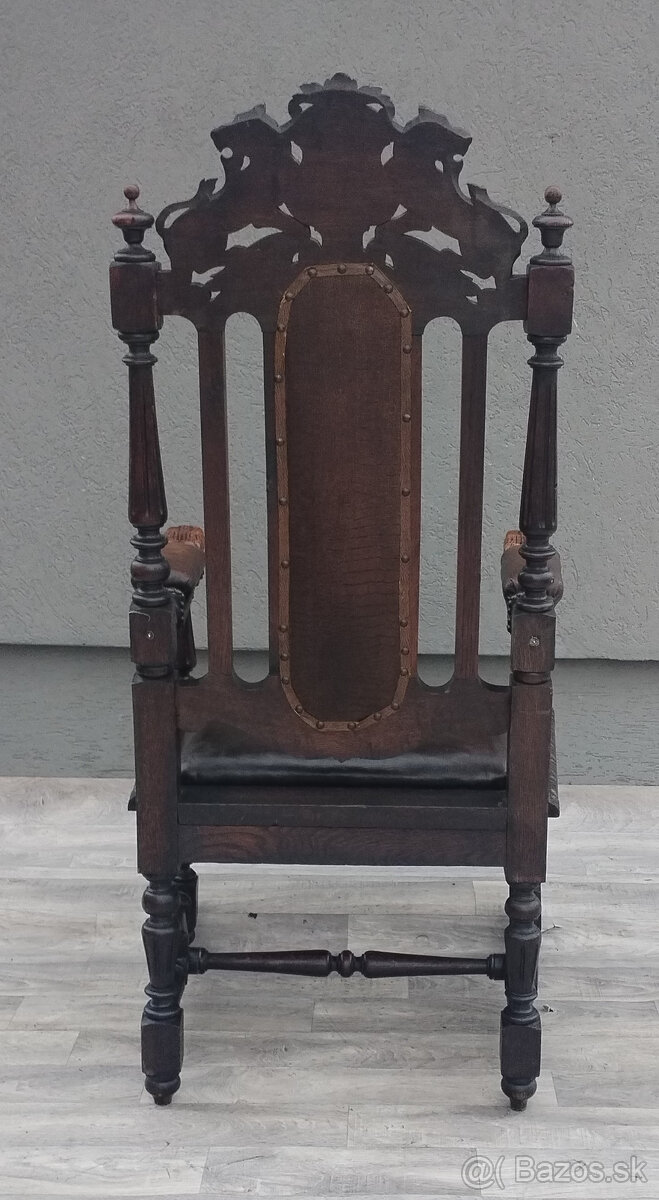 Stolička v štýle viktoriánskej neogotiky. - 10