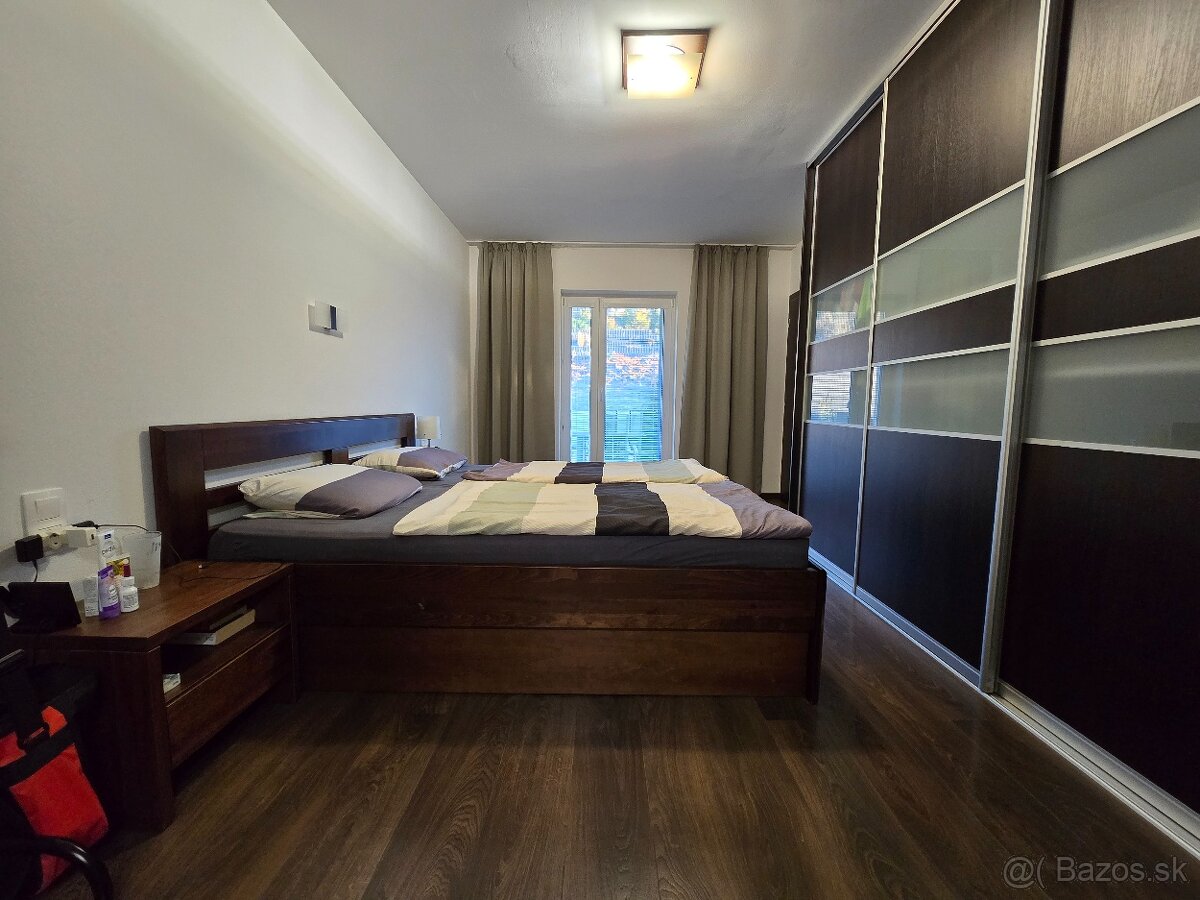 NADŠTANDARDNÝ RODINNÝ DOM LEVICE - 10