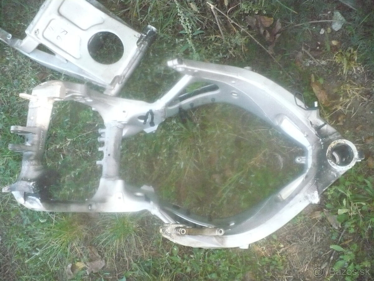 Yamaha YZF 600 R6 r. 99- díly - 10