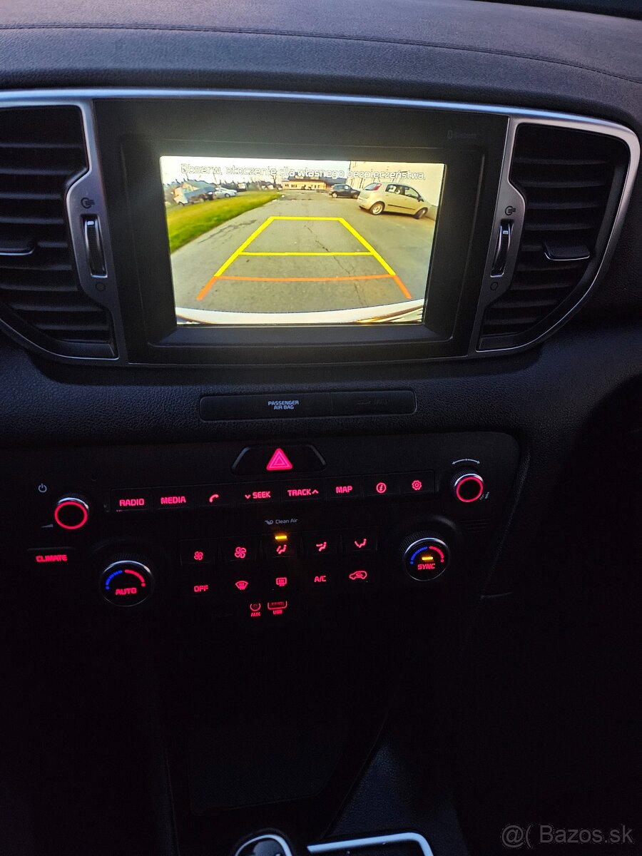 Kia Sportage 1.7CRDi 115KM Navi Kamera biela perla - 10