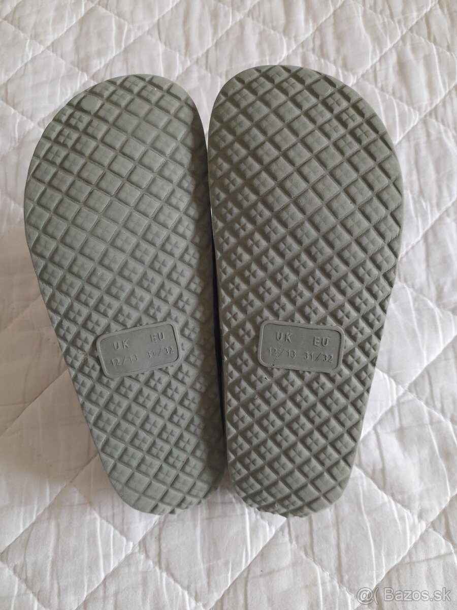 Tenisky, hálovky a šľapky - 10