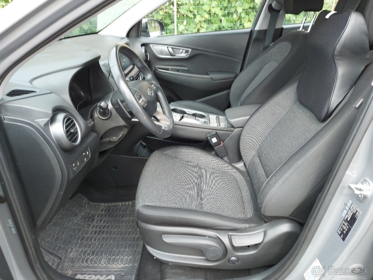 Hyundai Kona Electric 100, servisná kniha, záruka - 10