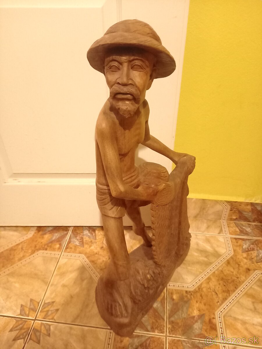 Drevená socha loviaci rybár - 10