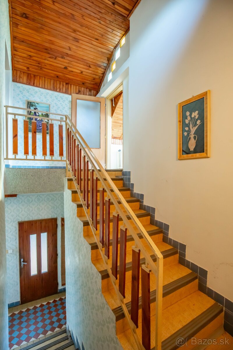 Väčší 5-izbový RD v obci ŠENKVICE, pozemok 824 m2 - 10