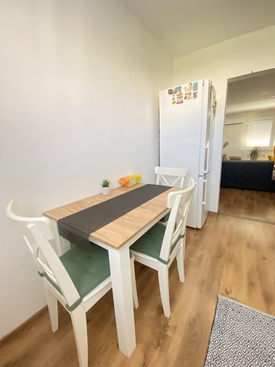 NA PREDAJ kompletne zariadený 3 izbový by po rekonštrukcii - 10