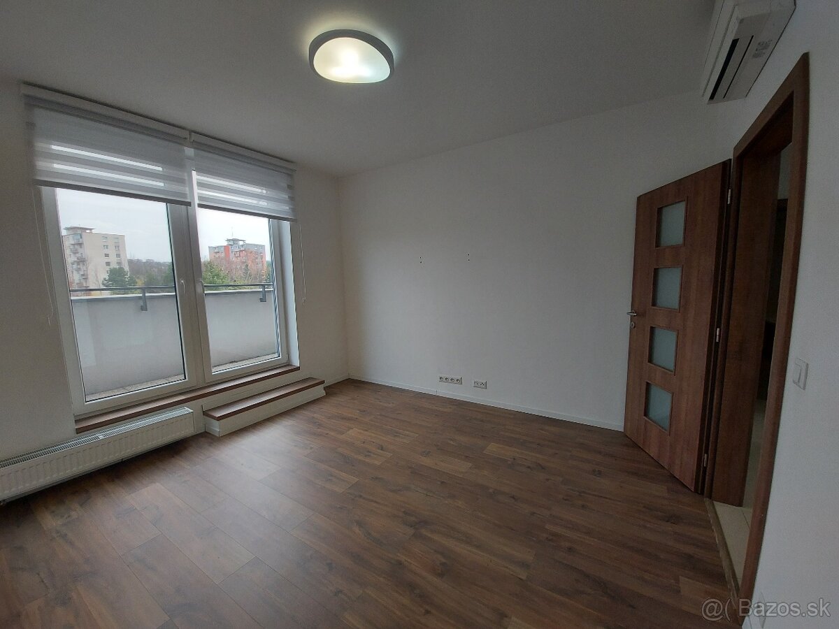 Trojizbový byt s najkrajším výhľadom v Banskej Bystrici - 10