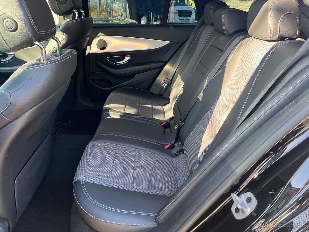 Mercedes Benz E220d All Terrain 4matic 11/2019 Historia MB - 10