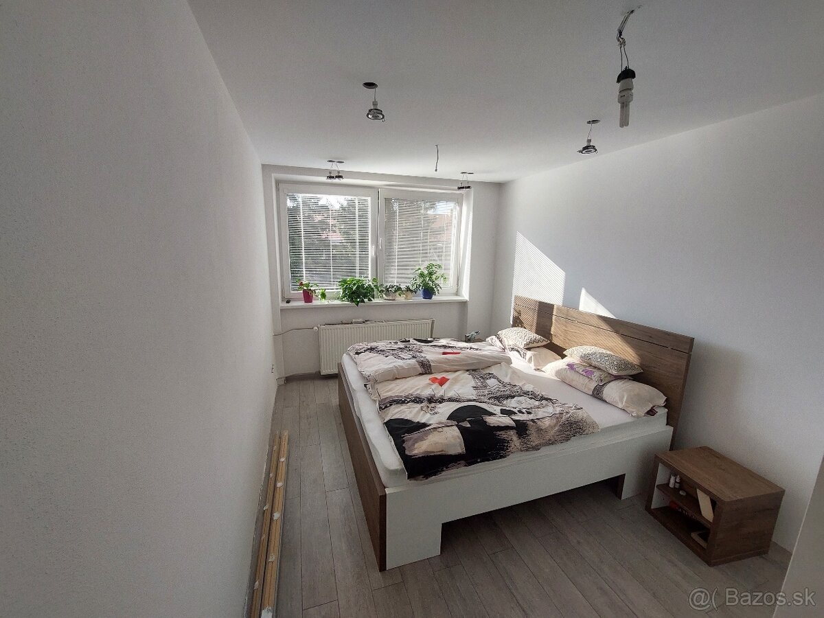 3 izbový kompletne zrekonštruovaný byt Valaská - 10